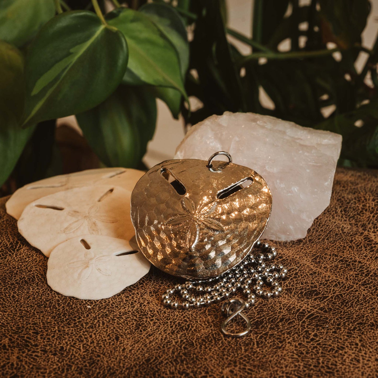 Bath and Basin Plug Décor