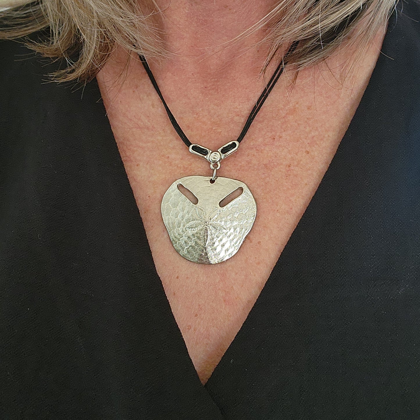 Medium pansy silver necklace