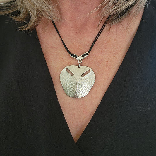 Medium pansy silver necklace