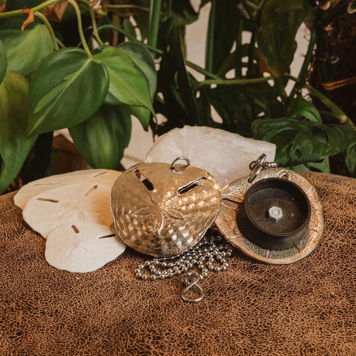 Bath and Basin Plug Décor