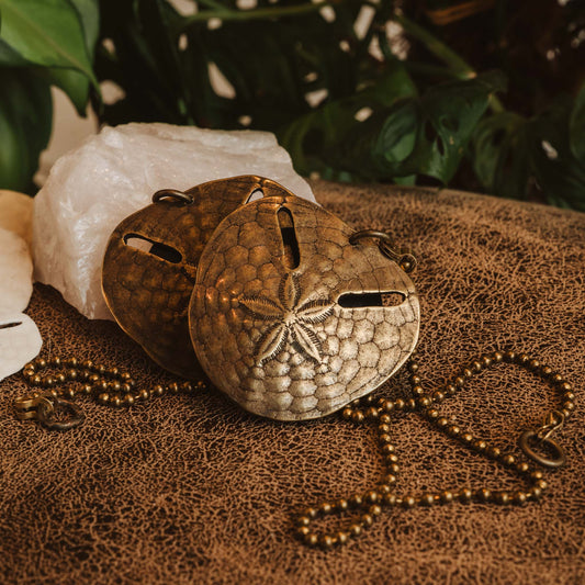 Bath and Basin Plug Décor