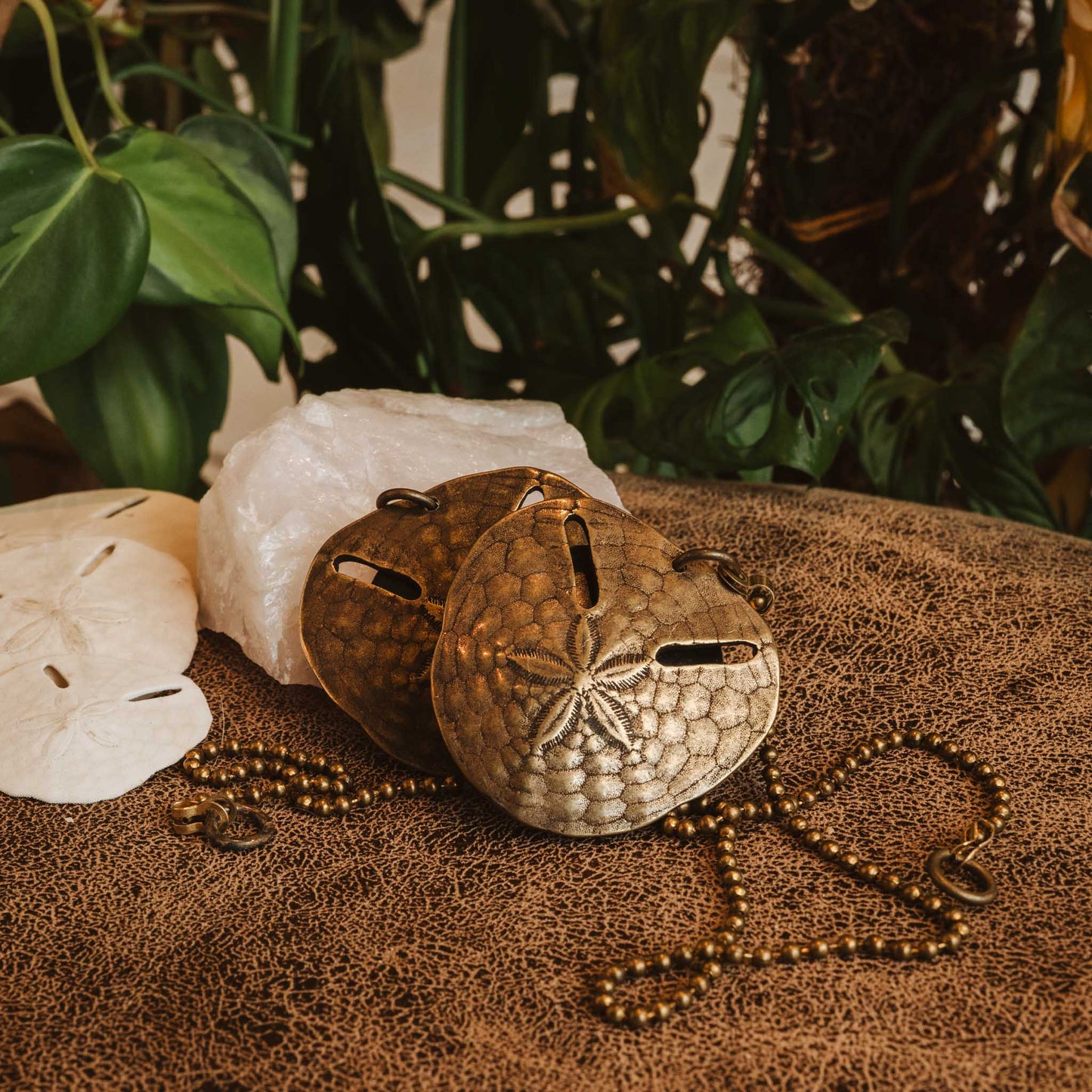 Bath and Basin Plug Décor